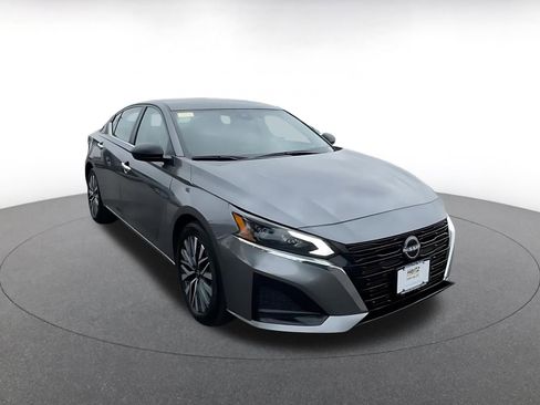 Used 2025 Nissan Altima 2.5 SV image 3