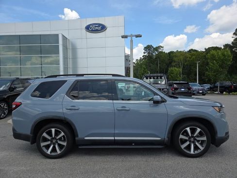Used 2023 Honda Pilot Touring image 5
