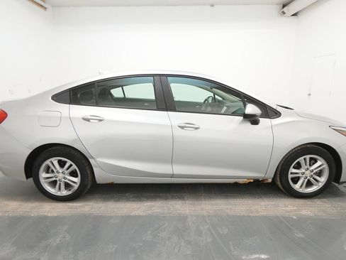 Used 2017 Chevrolet Cruze LT w/ Sun And Sound Package image 10