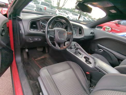 Used 2016 Dodge Challenger SXT RWD image 7