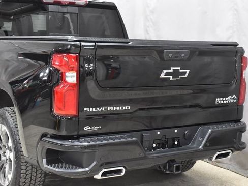Used 2023 Chevrolet Silverado 1500 High Country w/ Technology Package image 9