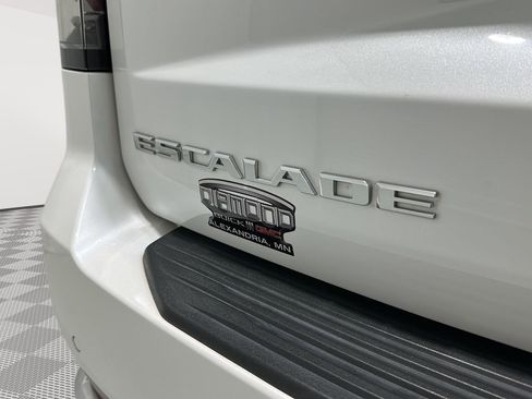 Used 2024 Cadillac Escalade ESV Premium Luxury w/ Performance Package AWD/4WD image 31