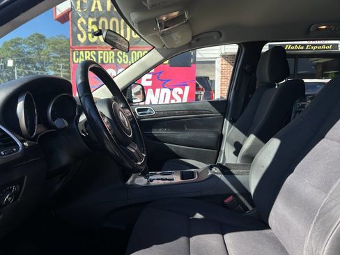 Used 2011 Jeep Grand Cherokee Laredo image 16