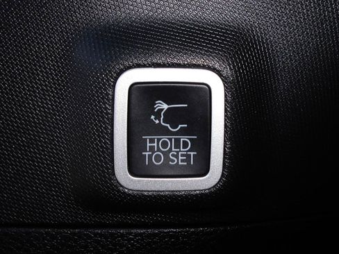 Certified 2024 Jeep Grand Cherokee Limited w/ Luxury Tech Group II AWD/4WD image 17