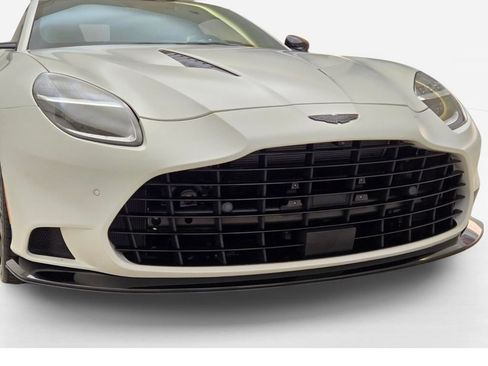 Used 2025 Aston Martin Vanquish RWD image 4