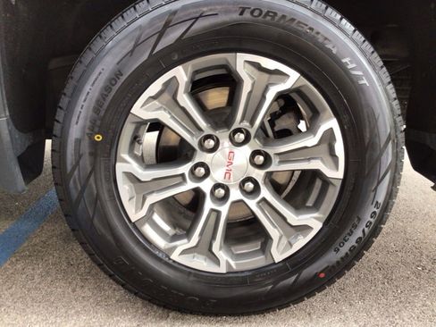 Used 2024 GMC Sierra 1500 SLT image 25