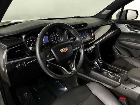Used 2024 Cadillac XT6 Premium Luxury w/ Technology Package FWD image 12