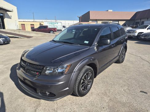 Used 2018 Dodge Journey SE w/ Popular Equipment Group image 1