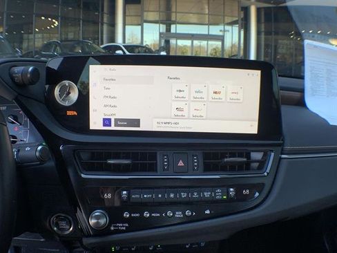 Certified 2025 Lexus ES 350 w/ Premium Package image 16