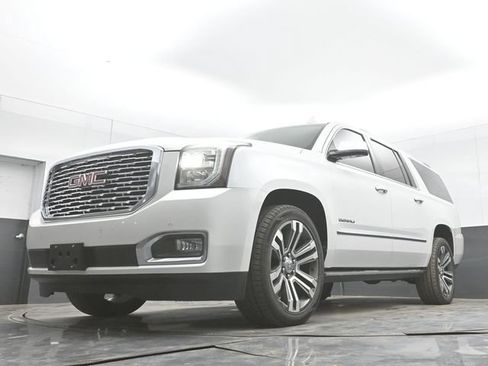 Used 2018 GMC Yukon XL Denali w/ Denali Ultimate Package AWD/4WD image 32