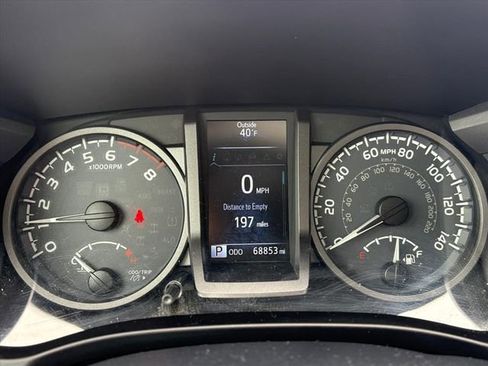 Used 2018 Toyota Tacoma SR image 7