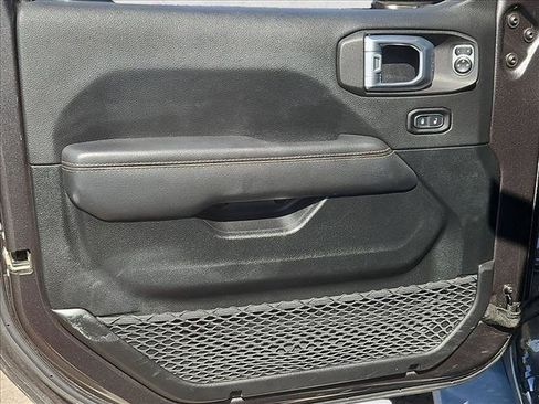 Used 2021 Jeep Gladiator Overland AWD/4WD image 9