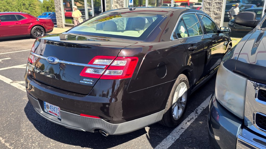 Used 2014 Ford Taurus SEL w/ Equipment Group 201A FWD image 4