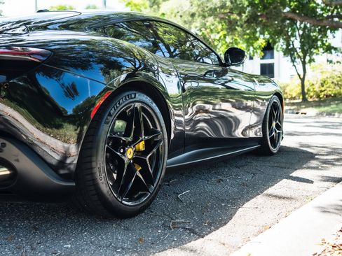 Used 2024 Ferrari Roma RWD image 10