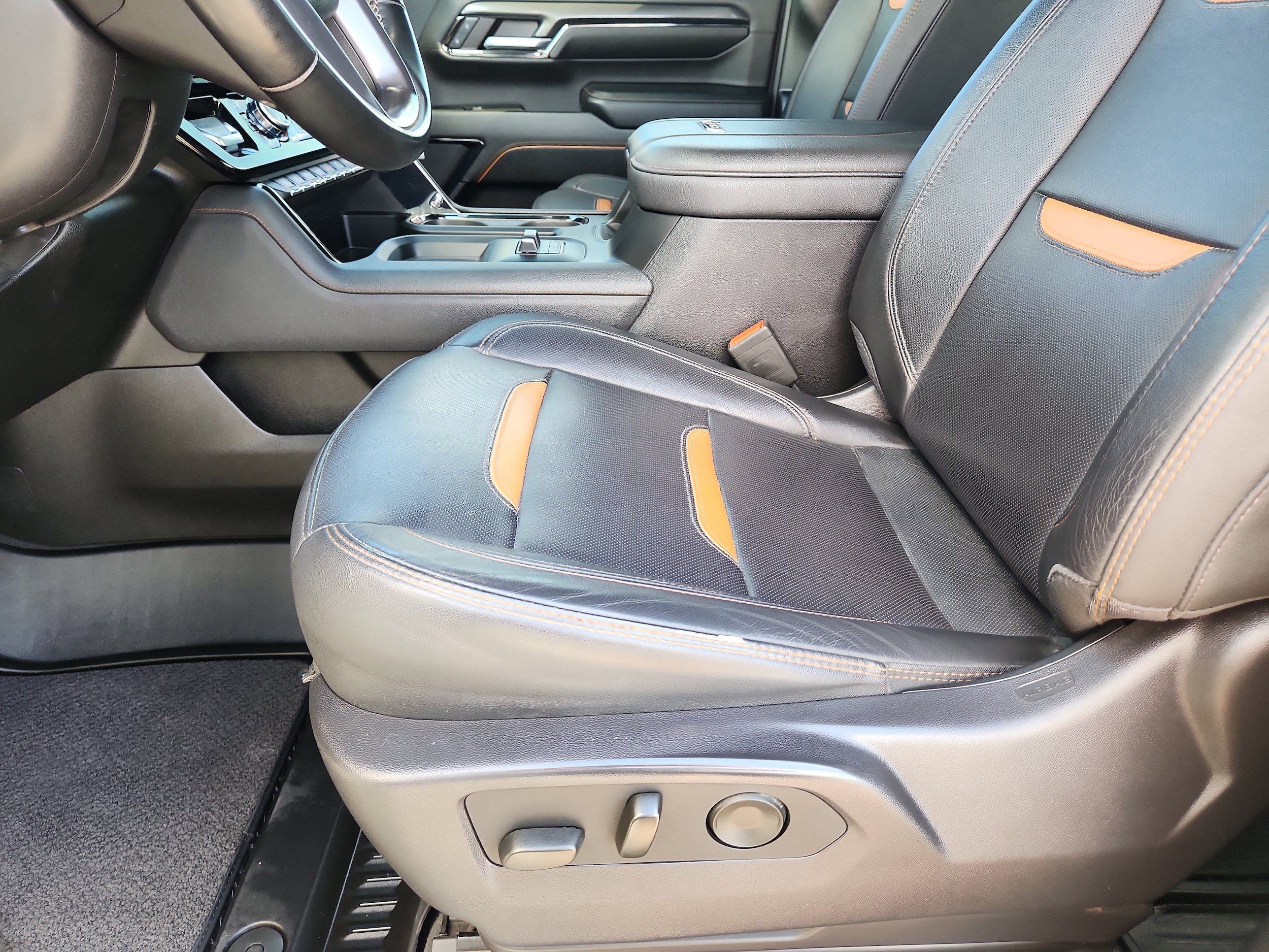 Used 2024 GMC Sierra 2500 AT4 w/ Technology Package AWD/4WD image 10