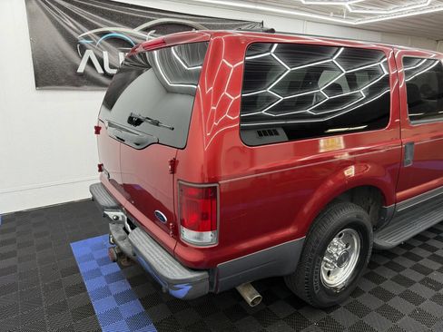 Used 2005 Ford Excursion XLT RWD image 3