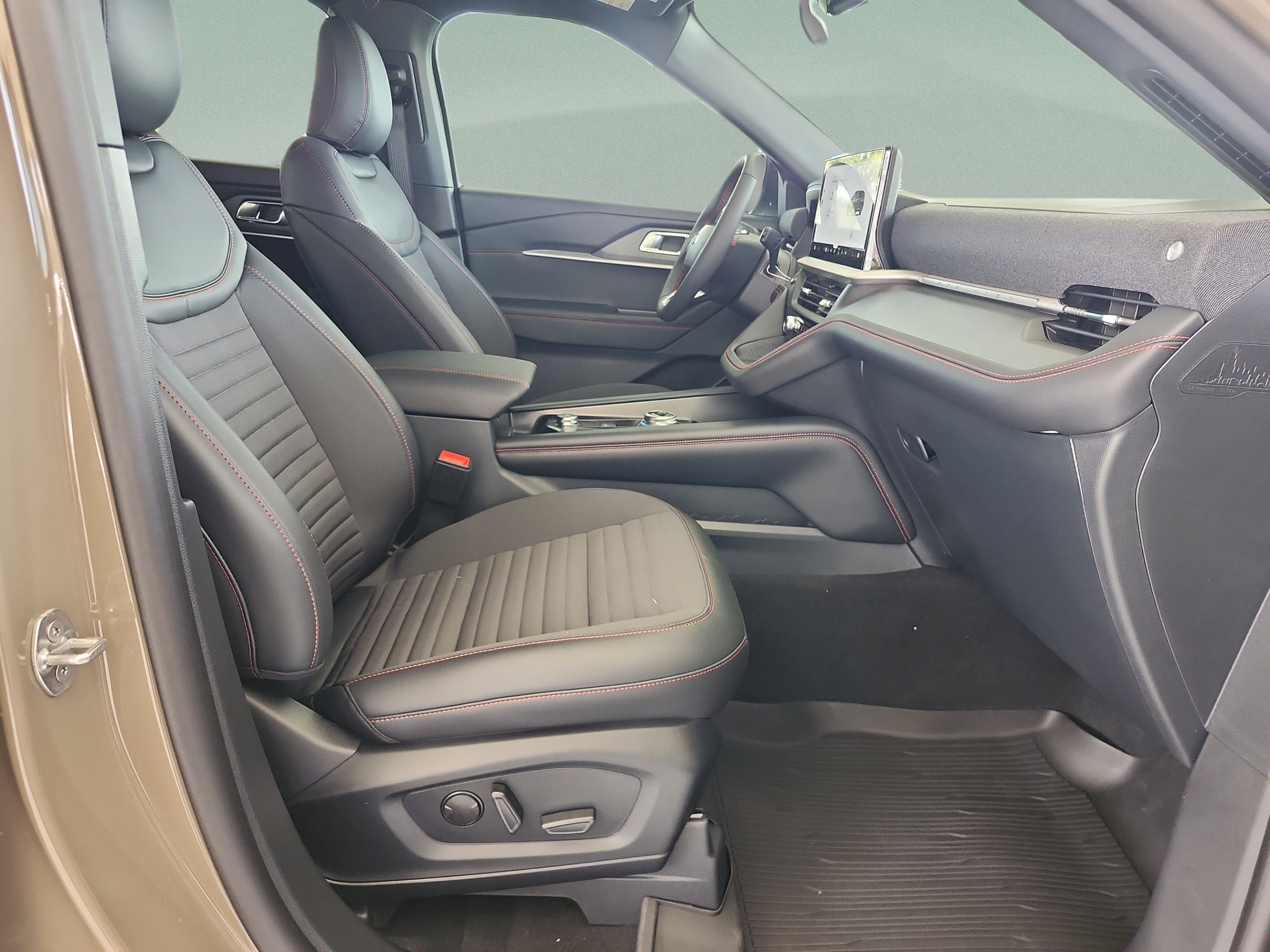 New 2026 Ford Explorer ST-Line w/ ST-Line Street Pack AWD/4WD image 19
