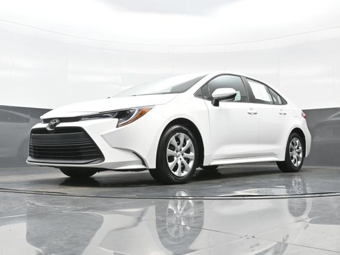 Used 2023 Toyota Corolla LE FWD image 26