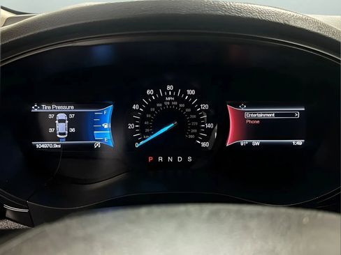 Used 2018 Ford Fusion SE w/ Fusion SE Technology Package FWD image 18