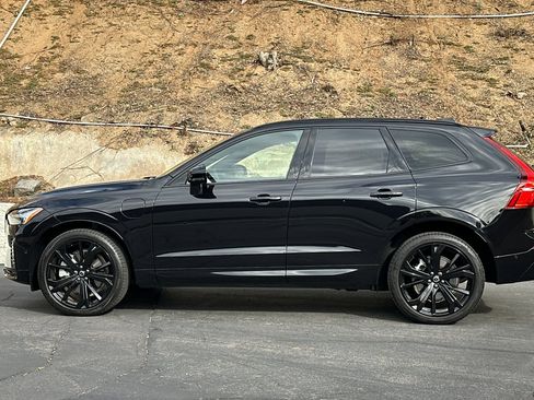 Certified 2024 Volvo XC60 T8 Ultimate w/ Protection Package Premier image 8