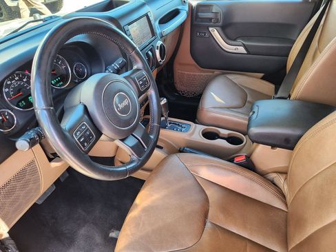 Used 2013 Jeep Wrangler Sahara w/ Connectivity Group AWD/4WD image 9