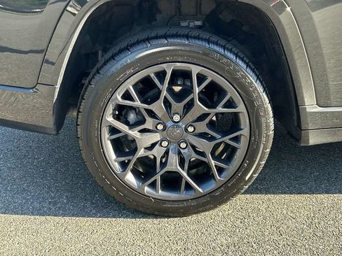 Used 2023 Jeep Grand Cherokee L Summit AWD/4WD image 12