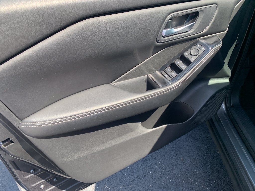 Certified 2025 Nissan Rogue SV FWD image 19