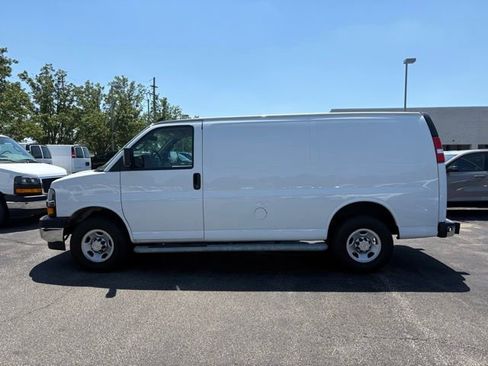 Used 2024 Chevrolet Express 2500 w/ Driver Convenience Package RWD image 2