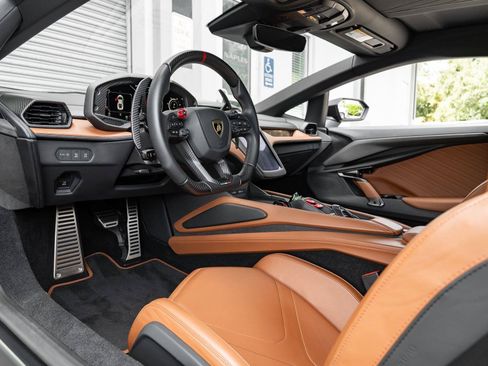 Used 2024 Lamborghini Revuelto AWD/4WD image 2