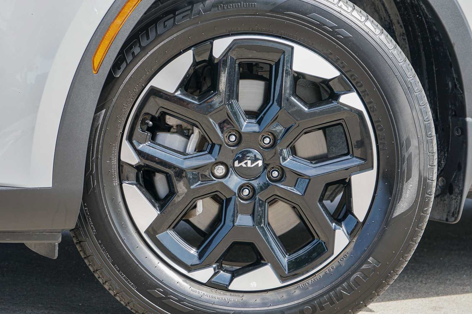 Certified 2025 Kia Sorento S FWD image 2