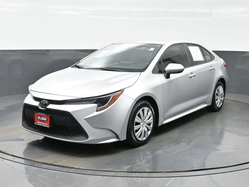 Used 2020 Toyota Corolla LE image 2