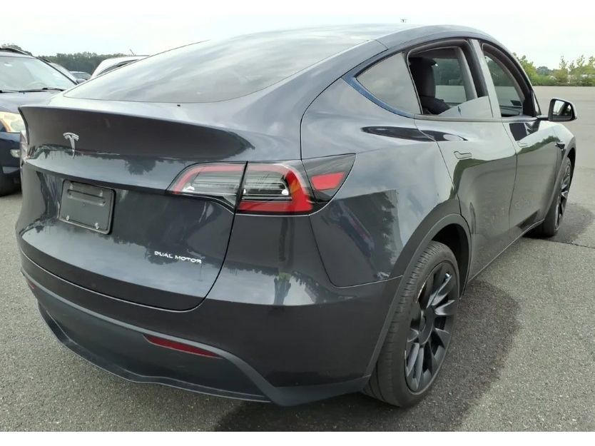 Used 2024 Tesla Model Y Long Range AWD/4WD image 4