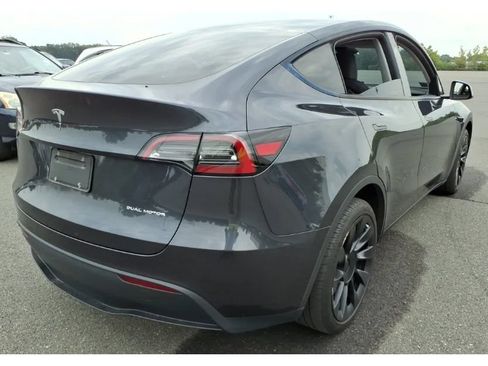 Used 2024 Tesla Model Y Long Range AWD/4WD image 4