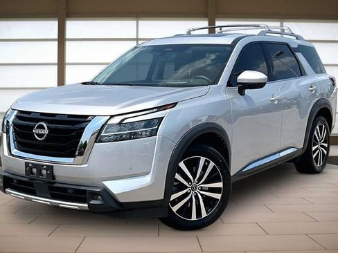 Used 2023 Nissan Pathfinder Platinum w/ Cargo Package AWD/4WD image 1