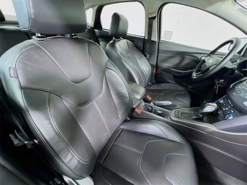 Used 2015 Ford Focus SE image 25