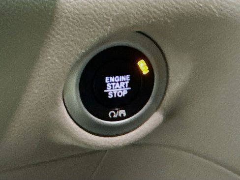 Certified 2024 Chrysler Pacifica Touring-L image 22