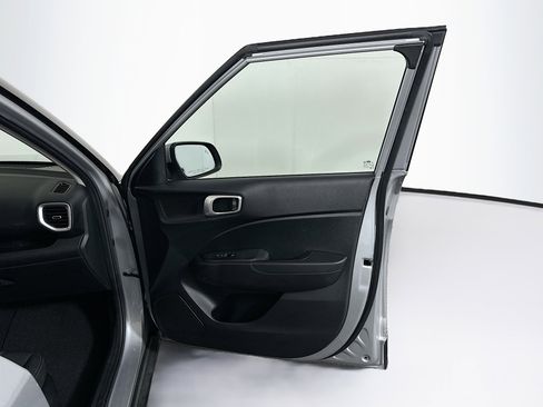 Used 2022 Hyundai Venue SEL FWD image 33