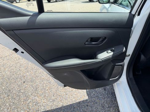 Used 2024 Nissan Sentra SV FWD image 30