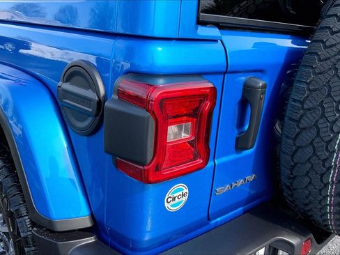 Certified 2025 Jeep Wrangler Sahara image 25