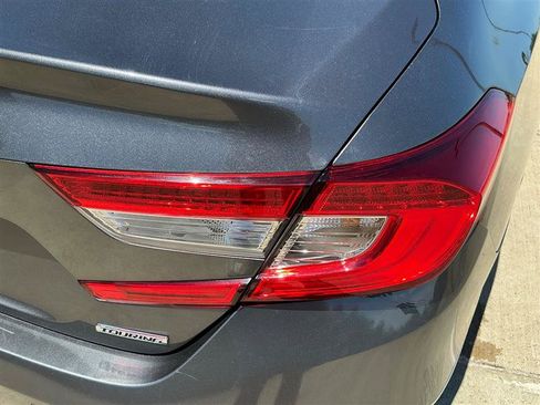 Used 2018 Honda Accord Touring image 19