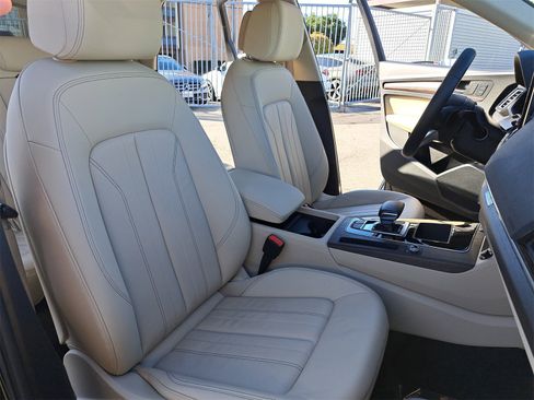 Used 2023 Audi Q5 2.0T Premium w/ Convenience Package image 10