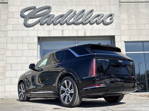New 2025 Cadillac Escalade IQ Luxury 2 w/ LPO, Premium Carpet Package image 8