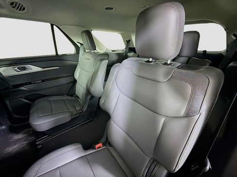 New 2025 Ford Explorer Active w/ Active Comfort Package image 22