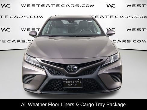 Used 2018 Toyota Camry SE w/ Convenience Package FWD image 2