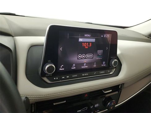 Used 2022 Nissan Rogue SV image 30