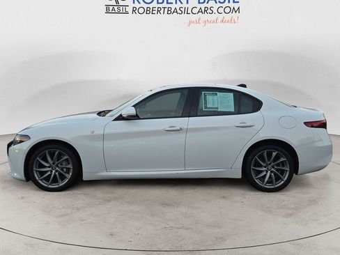 Used 2022 Alfa Romeo Giulia Ti image 2