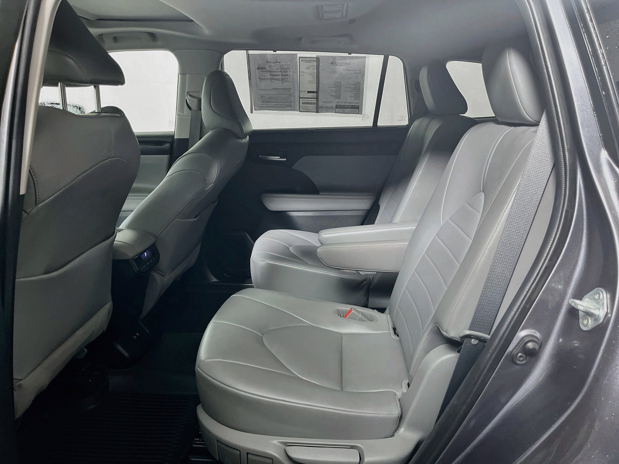 Used 2021 Toyota Highlander XLE FWD image 28