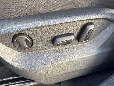 Certified 2023 Volkswagen Atlas Cross Sport SE w/ Black Wheel Package image 20