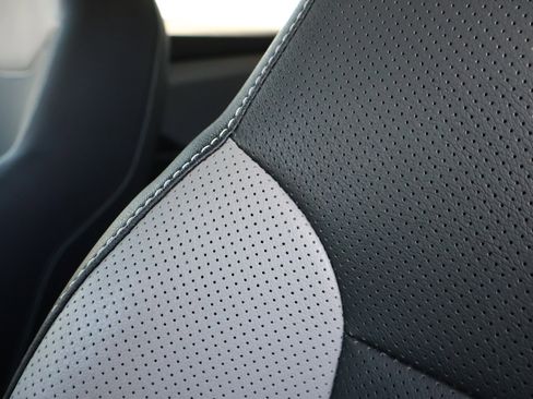 Used 2023 Volkswagen Taos SEL image 11