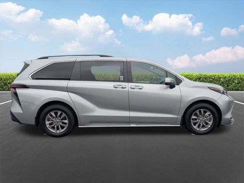 Certified 2024 Toyota Sienna XLE w/ XLE Plus Package FWD image 3